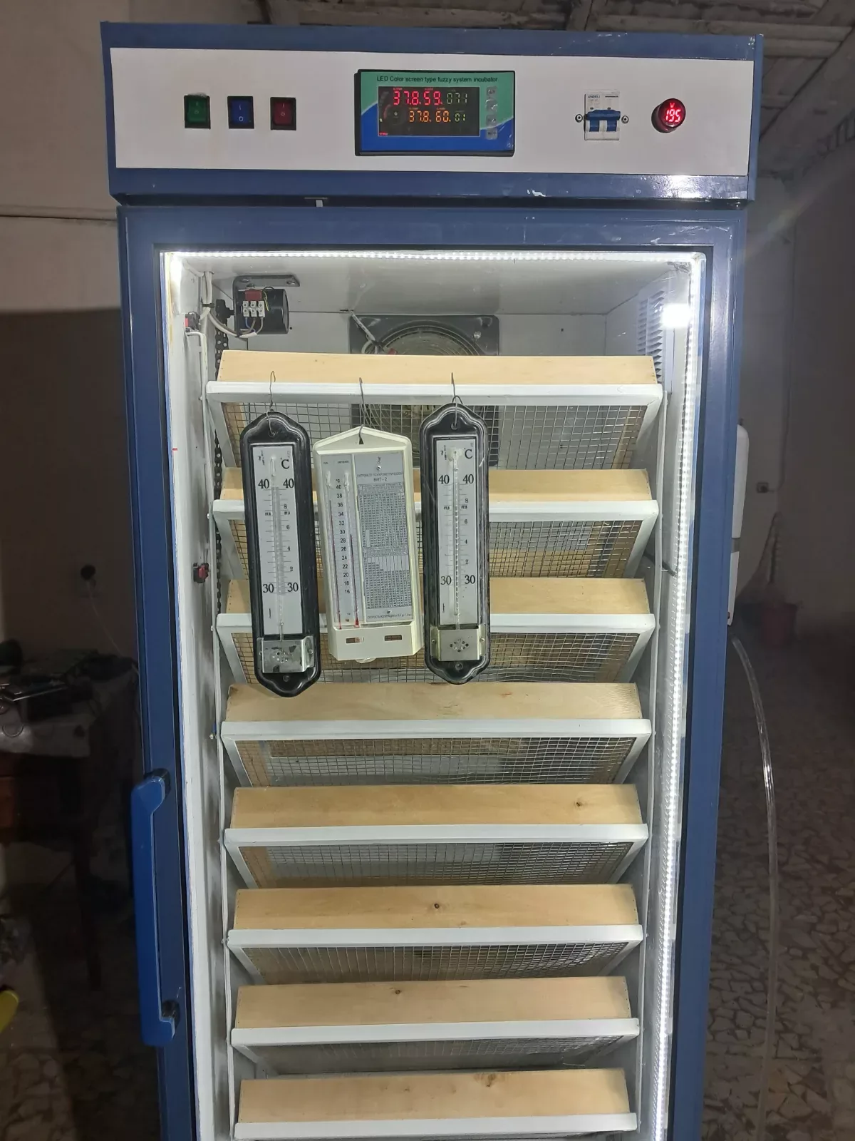 Վաճառվում է ավտոմատ ինկուբատոր